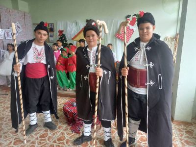 Коледно тържество, изпълнено с радост и празничен дух 12
