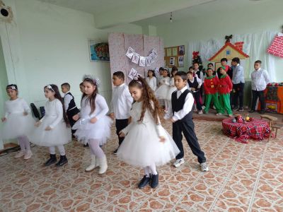 Коледно тържество, изпълнено с радост и празничен дух 14