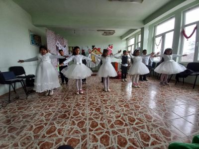 Коледно тържество, изпълнено с радост и празничен дух 18