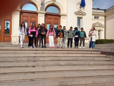 Посещение в СУ "Васил Левски", гр.Нови Искър по програма "Иновации в действие" 20